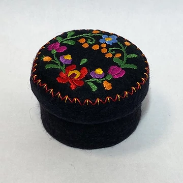 Hímzett Filcdobozok