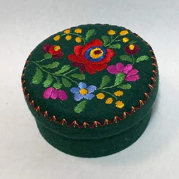 Hímzett Filcdobozok